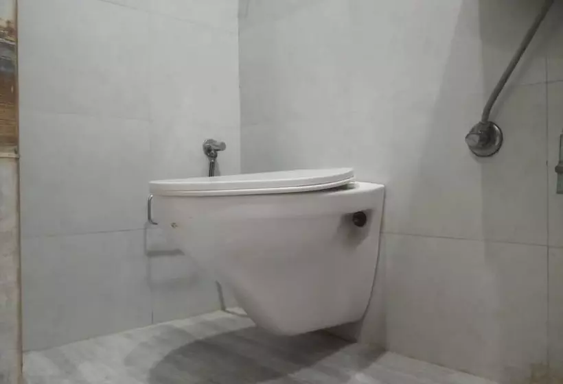 Gracious By Vishesh Hotels & Home Stay