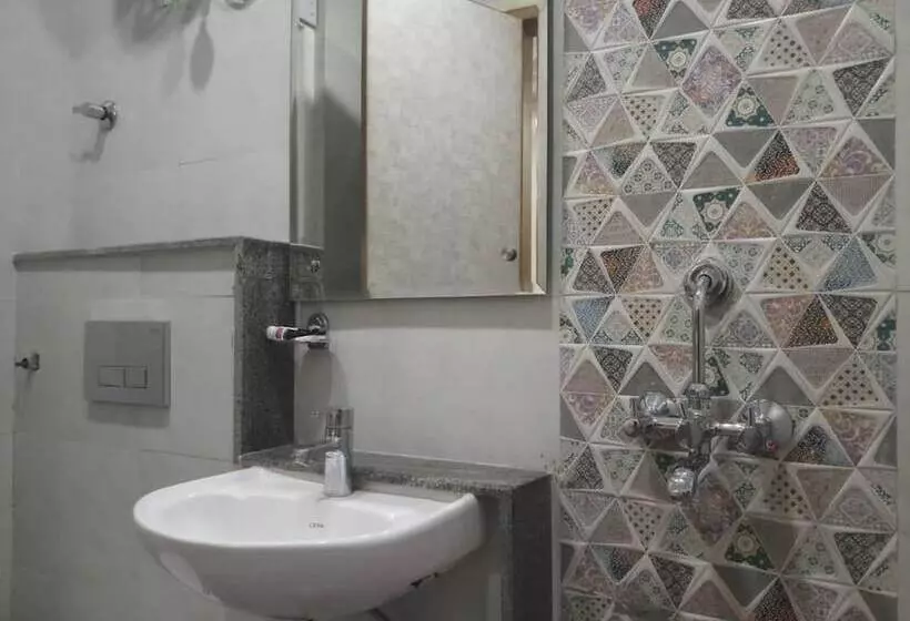 Gracious By Vishesh Hotels & Home Stay
