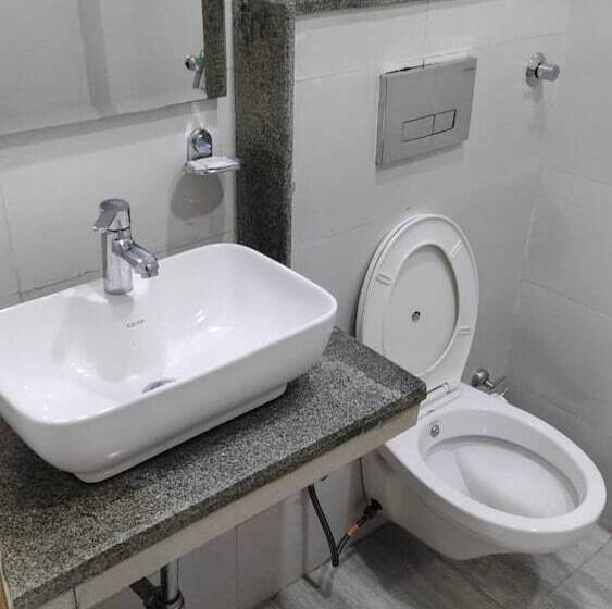 Gracious By Vishesh Hotels & Home Stay