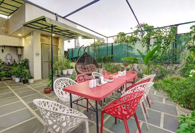 Gracious By Vishesh Hotels & Home Stay