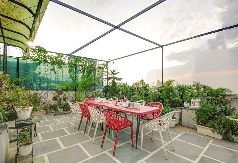 Gracious By Vishesh Hotels & Home Stay