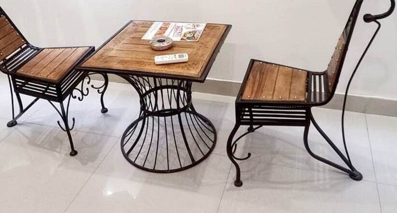 Gracious By Vishesh Hotels & Home Stay