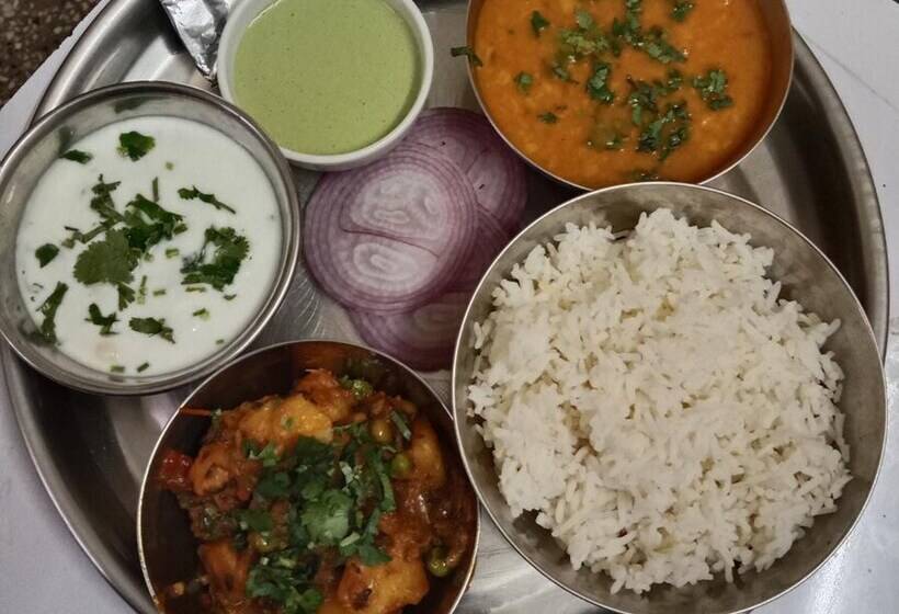 Gracious By Vishesh Hotels & Home Stay