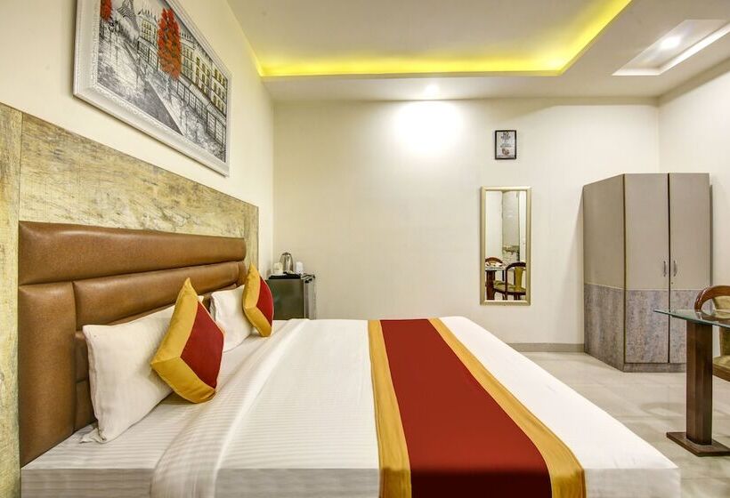 Gracious By Vishesh Hotels & Home Stay