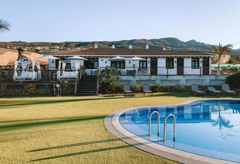 هتل La Casa Nova Hostel