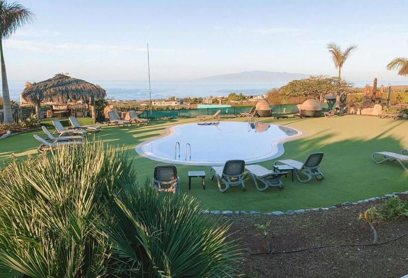 هتل La Casa Nova Hostel