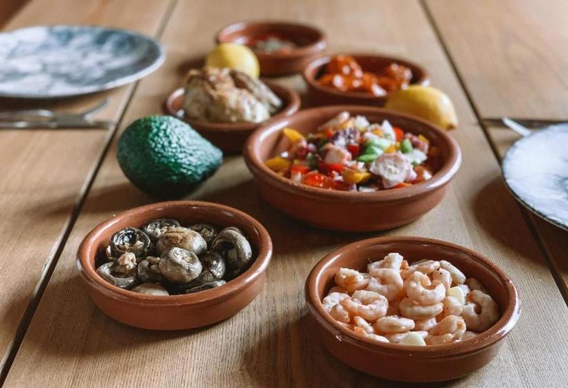 هتل La Casa Nova Hostel