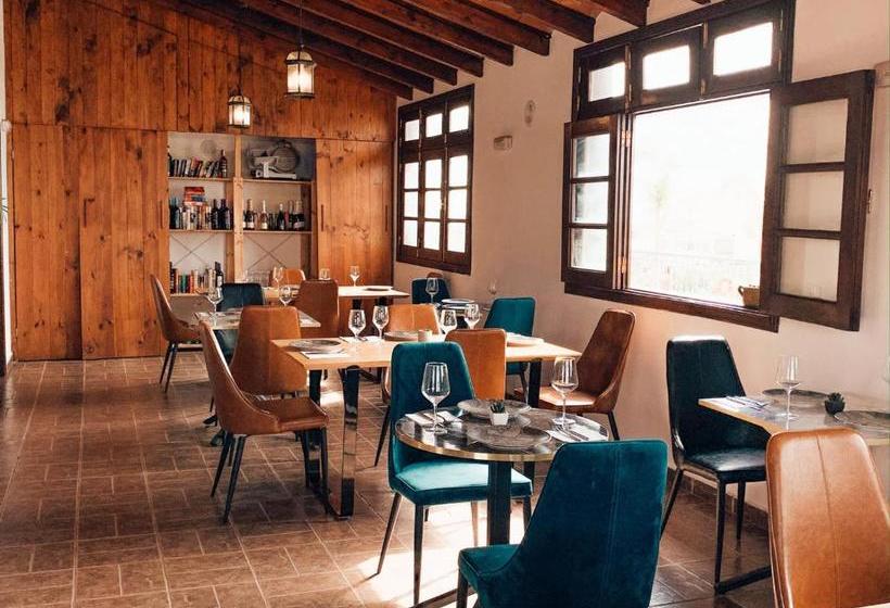 هتل La Casa Nova Hostel