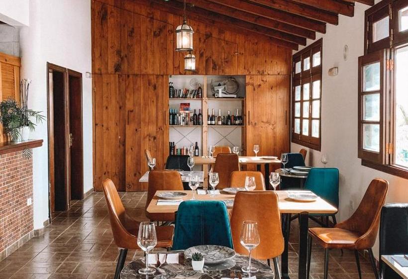 هتل La Casa Nova Hostel