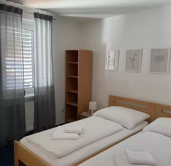 پانسیون Mikulov Inn   Hotel Zeme