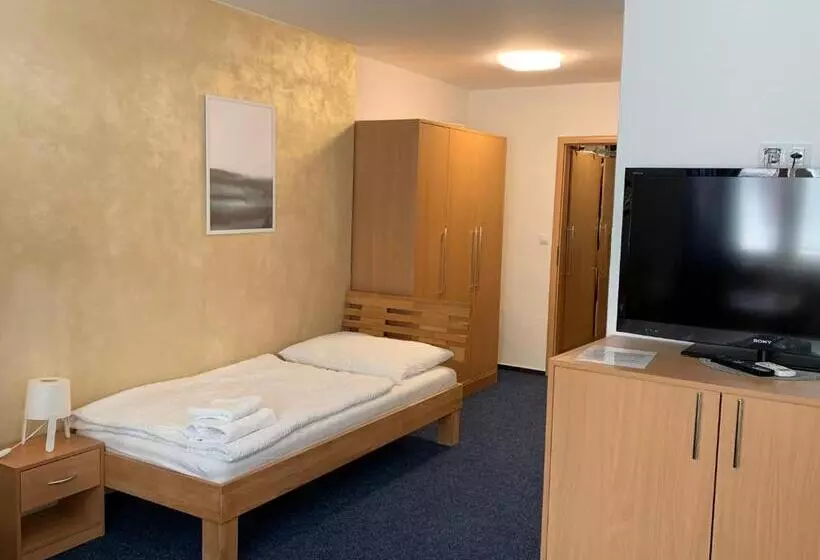 پانسیون Mikulov Inn   Hotel Zeme
