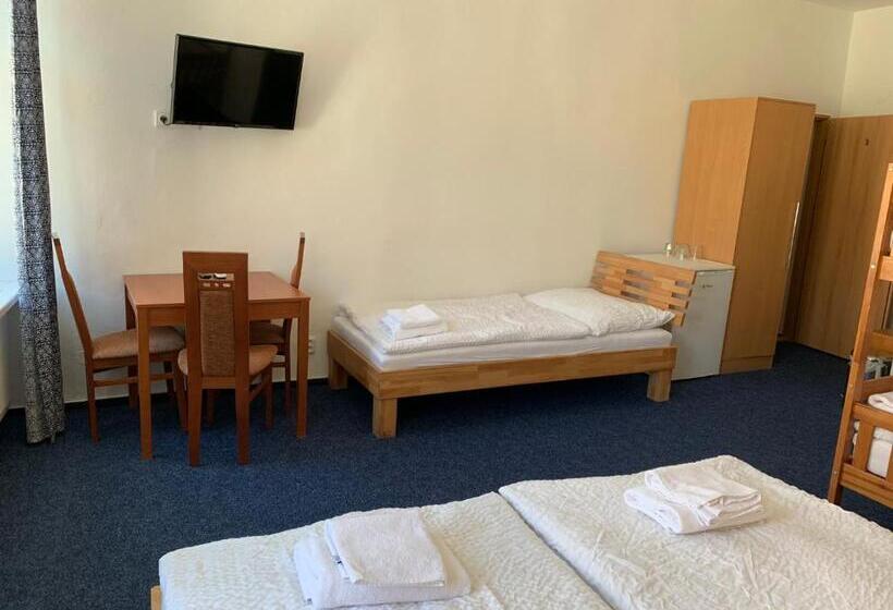 Pensionat Mikulov Inn   Hotel Zeme