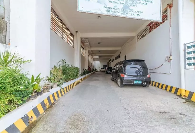 ペンション Reddoorz Plus @ Hotel Metro