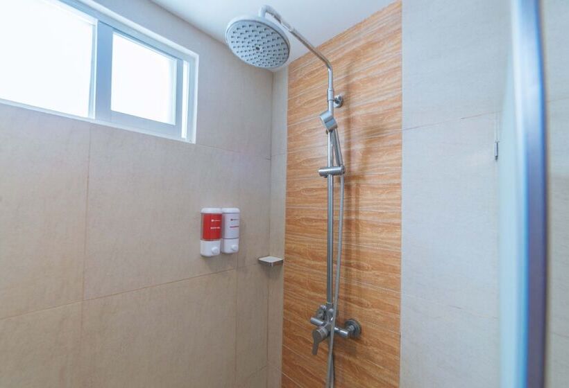 Пансион Reddoorz Plus @ Hotel Metro