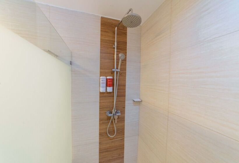 Пансион Reddoorz Plus @ Hotel Metro