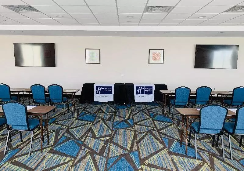 Hotelli Holiday Inn Express & Suites Chicago   Hoffman Estates, An Ihg