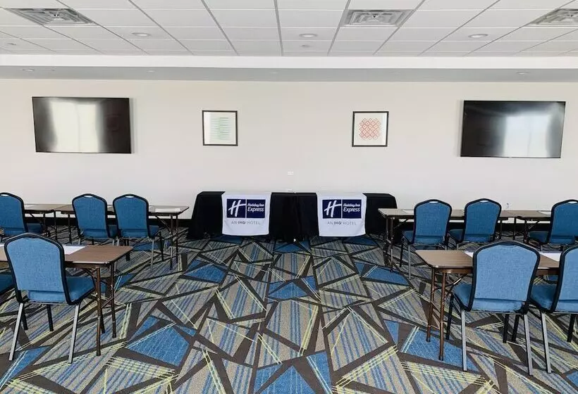 Hotelli Holiday Inn Express & Suites Chicago   Hoffman Estates, An Ihg