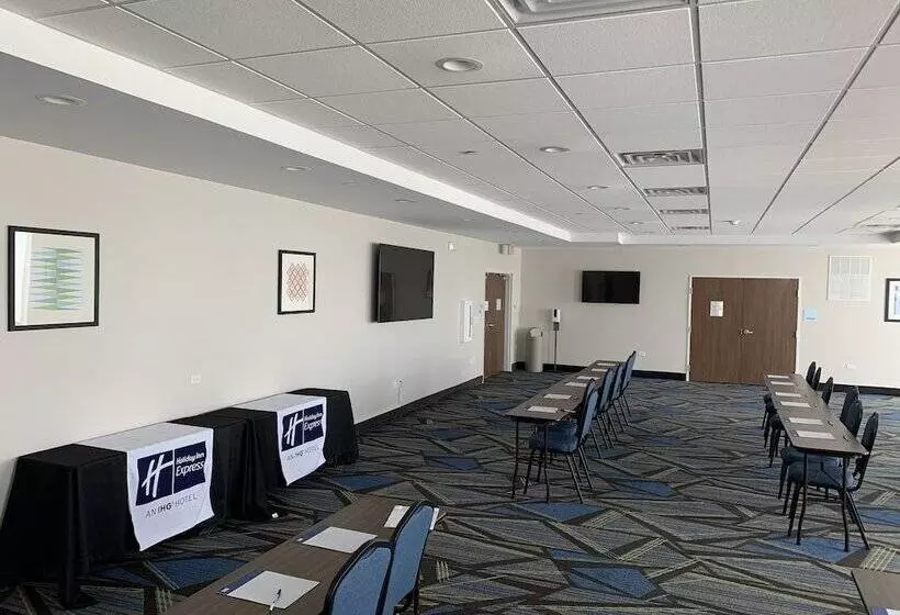 Hotelli Holiday Inn Express & Suites Chicago   Hoffman Estates, An Ihg