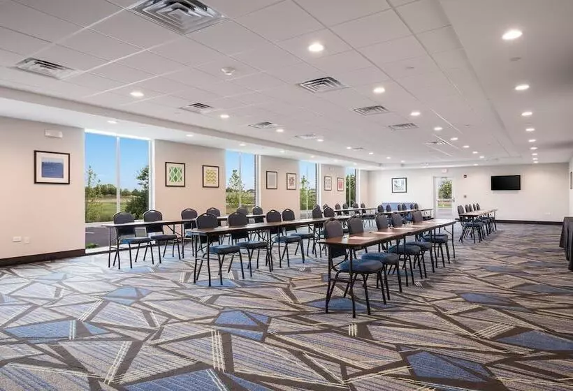 Hotelli Holiday Inn Express & Suites Chicago   Hoffman Estates, An Ihg