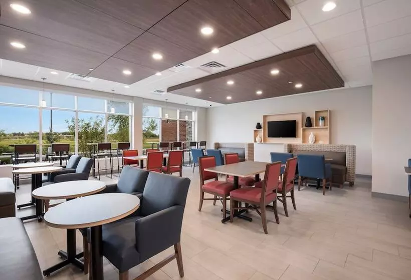 Hotelli Holiday Inn Express & Suites Chicago   Hoffman Estates, An Ihg
