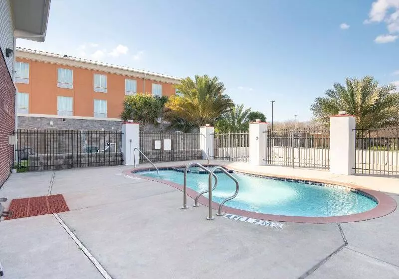 Hotelli Oyo Townhouse Clute Lake Jackson