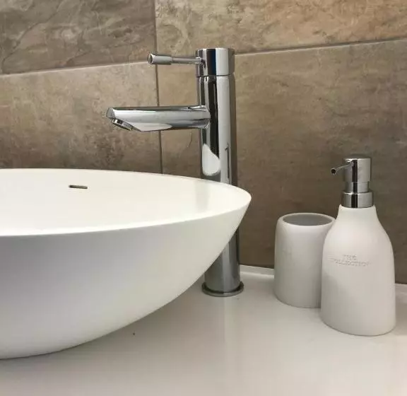 Stones Luxury B&b With Hot Tub And Self Contained Rooms