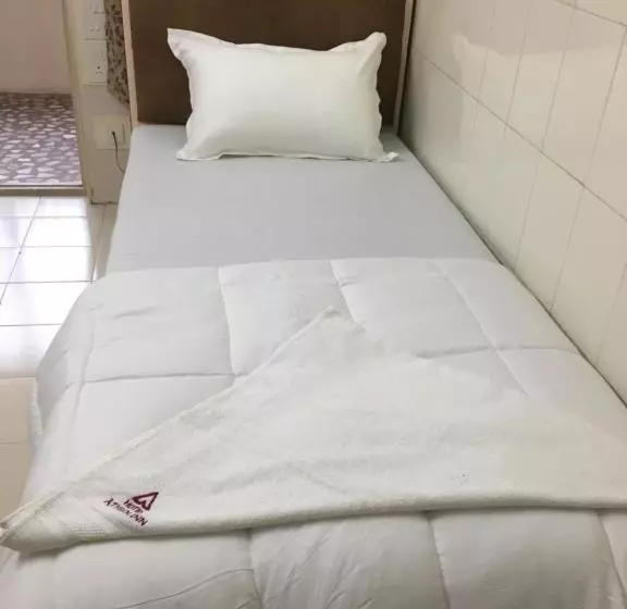 ホテル Athidhi Inn