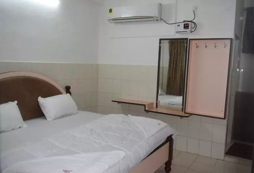 ホテル Athidhi Inn
