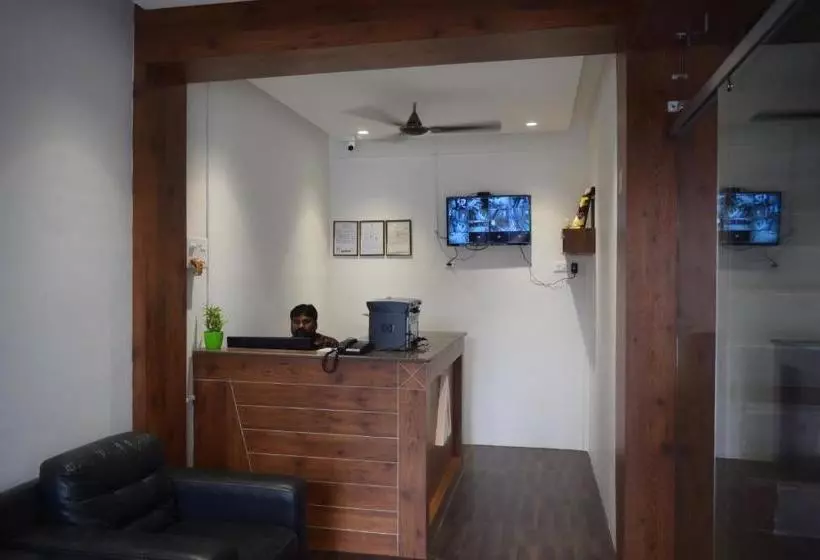 ホテル Athidhi Inn