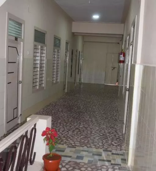 ホテル Athidhi Inn