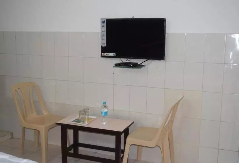 ホテル Athidhi Inn