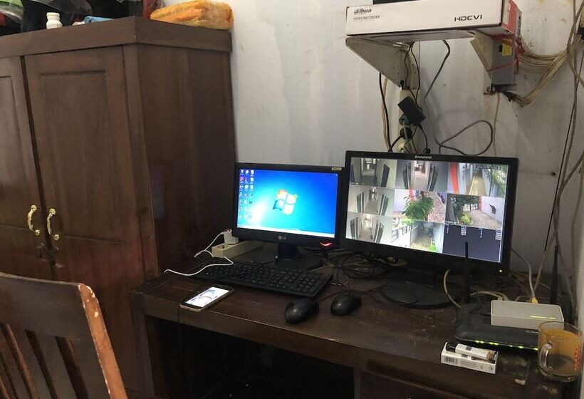 בית מלון כפרי Oyo 2770 Zleepy Wisma Khazri