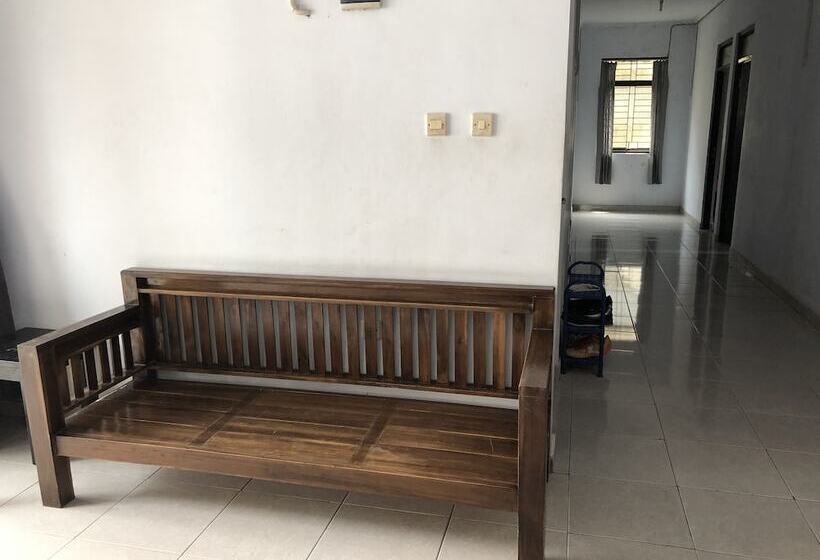 בית מלון כפרי Oyo 2770 Zleepy Wisma Khazri