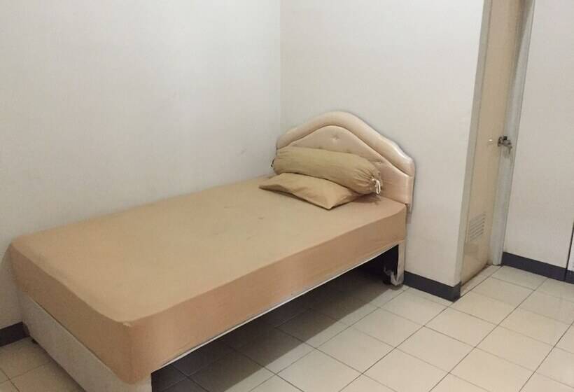 בית מלון כפרי Oyo 2770 Zleepy Wisma Khazri