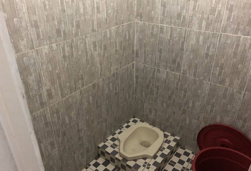 בית מלון כפרי Oyo 2770 Zleepy Wisma Khazri