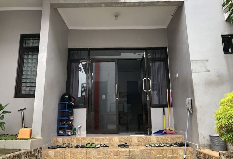 בית מלון כפרי Oyo 2770 Zleepy Wisma Khazri