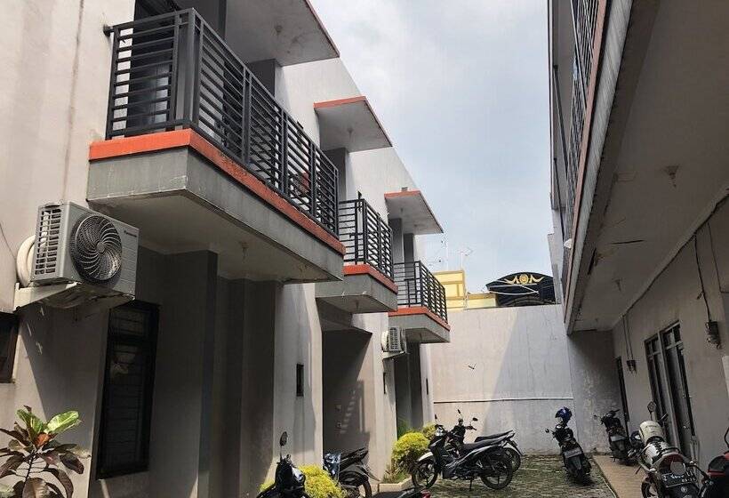 בית מלון כפרי Oyo 2770 Zleepy Wisma Khazri