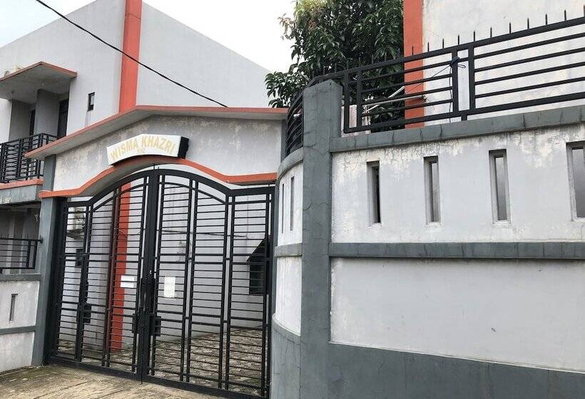 בית מלון כפרי Oyo 2770 Zleepy Wisma Khazri