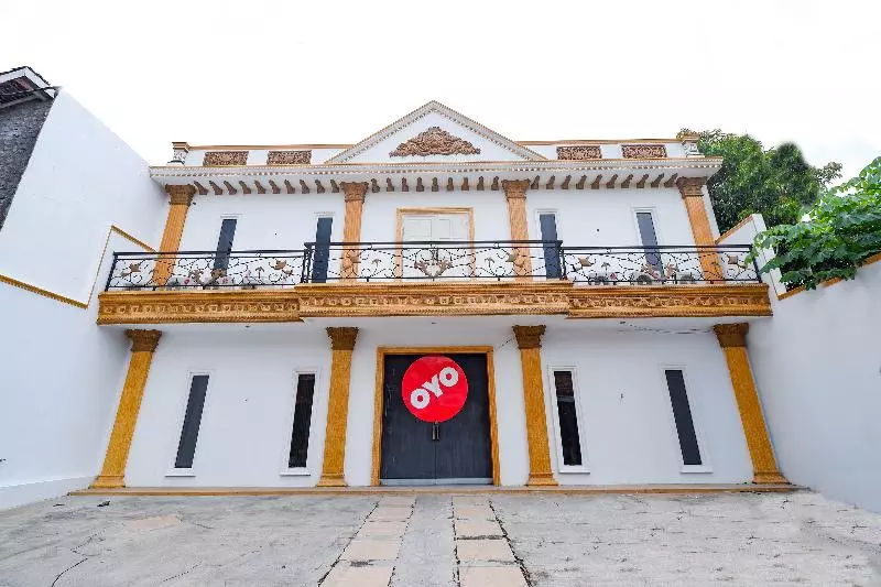 Hotelli Oyo 2856 Wisma Fortuna Syariah