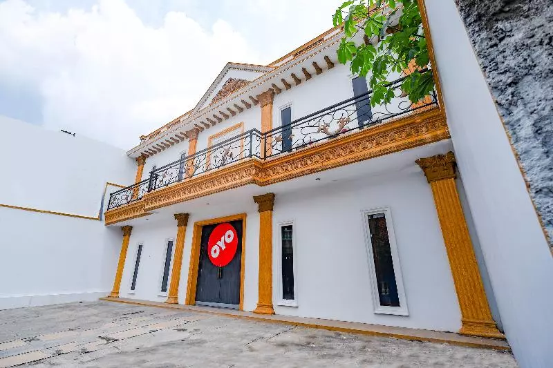 Hotelli Oyo 2856 Wisma Fortuna Syariah