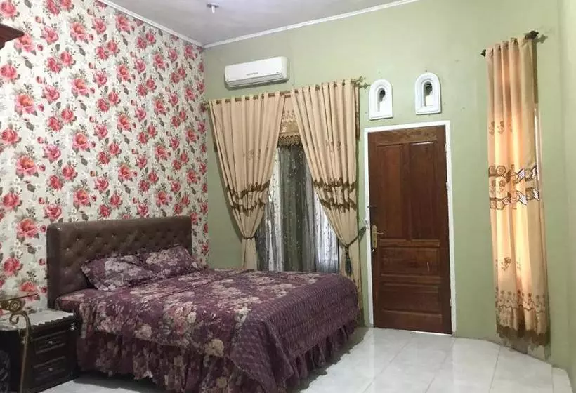 ホテル Spot On 2556 Lubuk Nyarai Residence Syariah