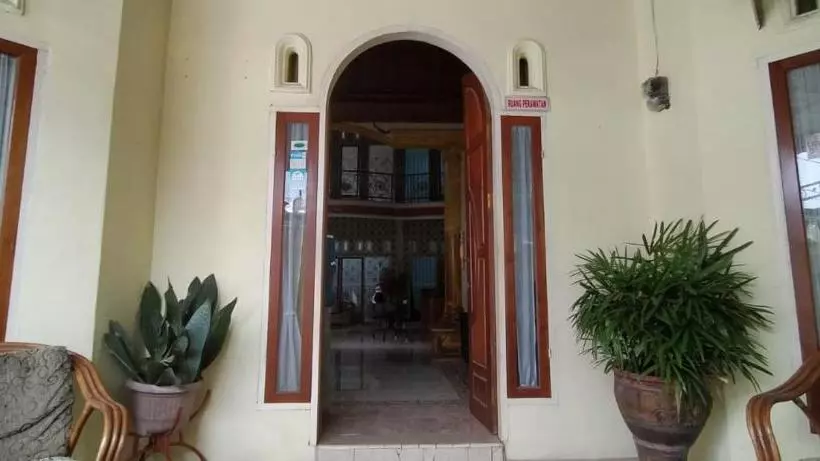 ホテル Spot On 2556 Lubuk Nyarai Residence Syariah