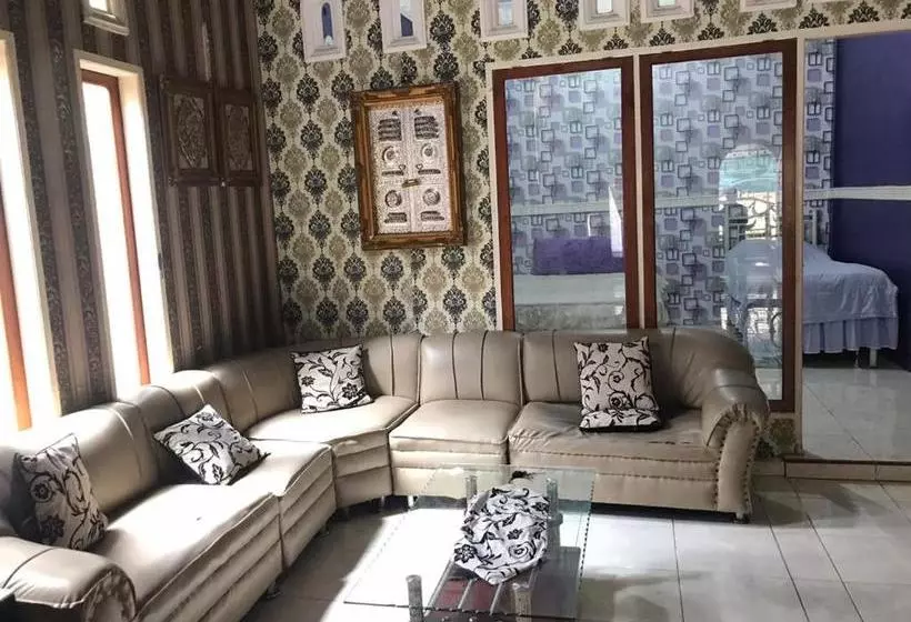 ホテル Spot On 2556 Lubuk Nyarai Residence Syariah