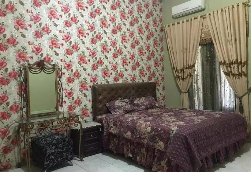 ホテル Spot On 2556 Lubuk Nyarai Residence Syariah