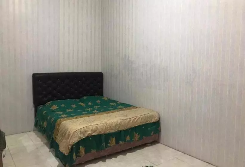 ホテル Spot On 2556 Lubuk Nyarai Residence Syariah