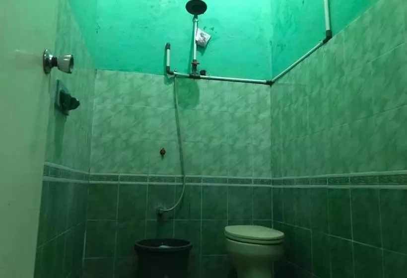 ホテル Spot On 2556 Lubuk Nyarai Residence Syariah