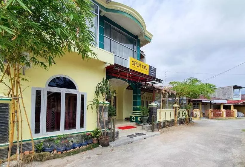 ホテル Spot On 2556 Lubuk Nyarai Residence Syariah