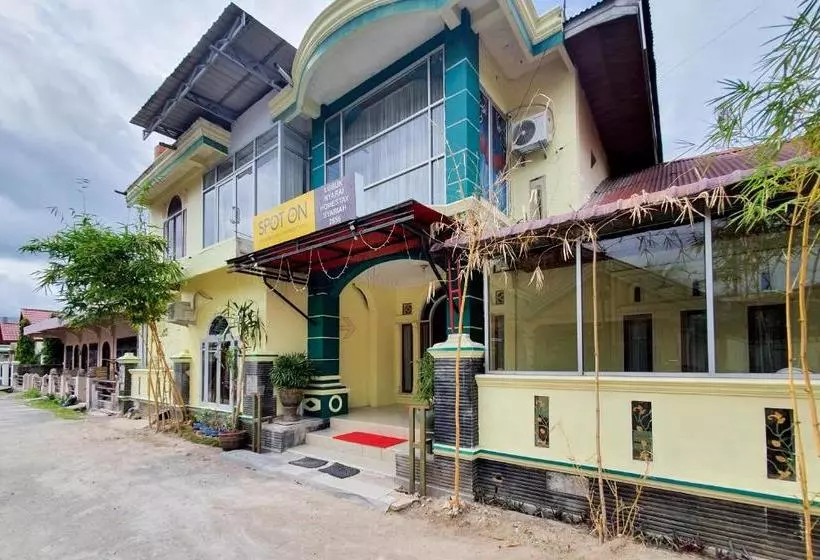 ホテル Spot On 2556 Lubuk Nyarai Residence Syariah
