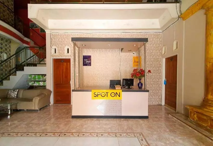 ホテル Spot On 2556 Lubuk Nyarai Residence Syariah