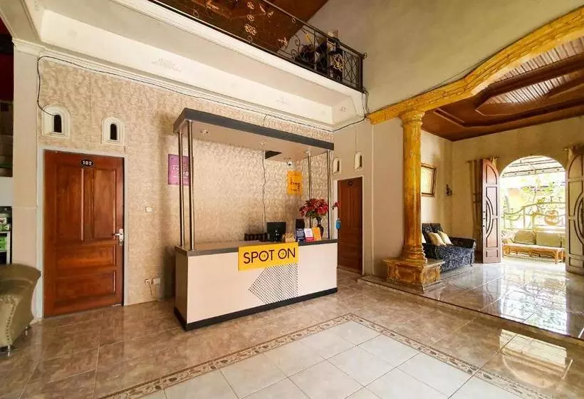 ホテル Spot On 2556 Lubuk Nyarai Residence Syariah